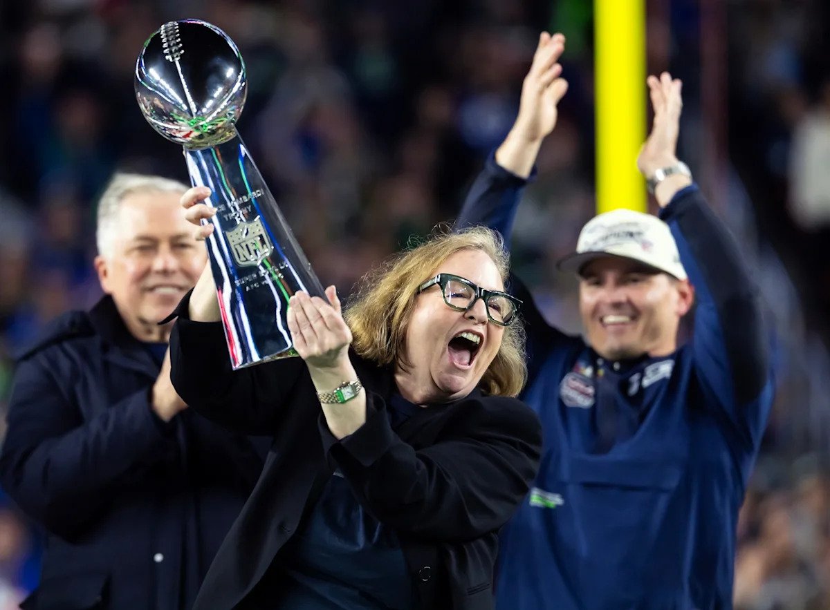 Seattle Seahawks sold to current NFL owner for record price. Who is Vinod Kohsla? Seattle Seahawks sold to current NFL owner for record price. Who is Vinod Kohsla?