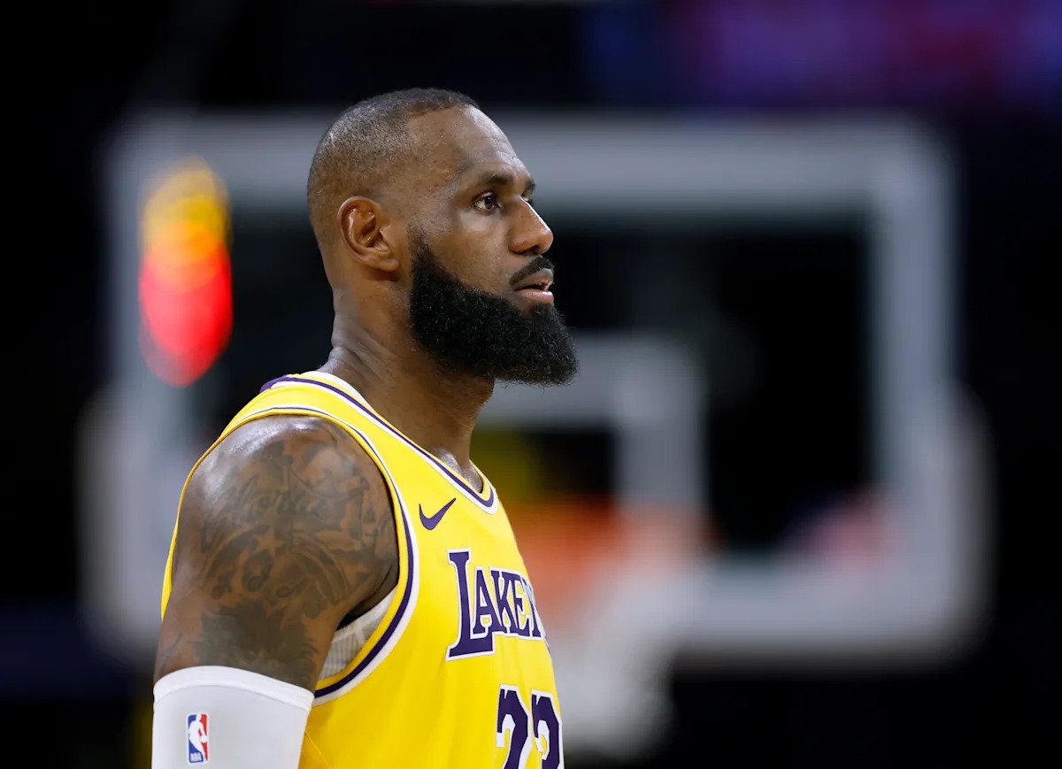 LeBron James to Cleveland? Why heading East for the crown could be the move LeBron James to Cleveland? Why heading East for the crown could be the move