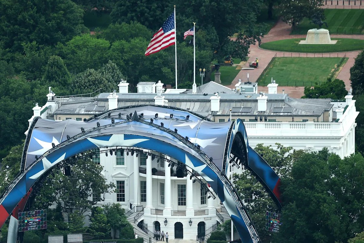 UFC goes from ‘human cockfighting’ to the White House in 30 years UFC goes from ‘human cockfighting’ to the White House in 30 years