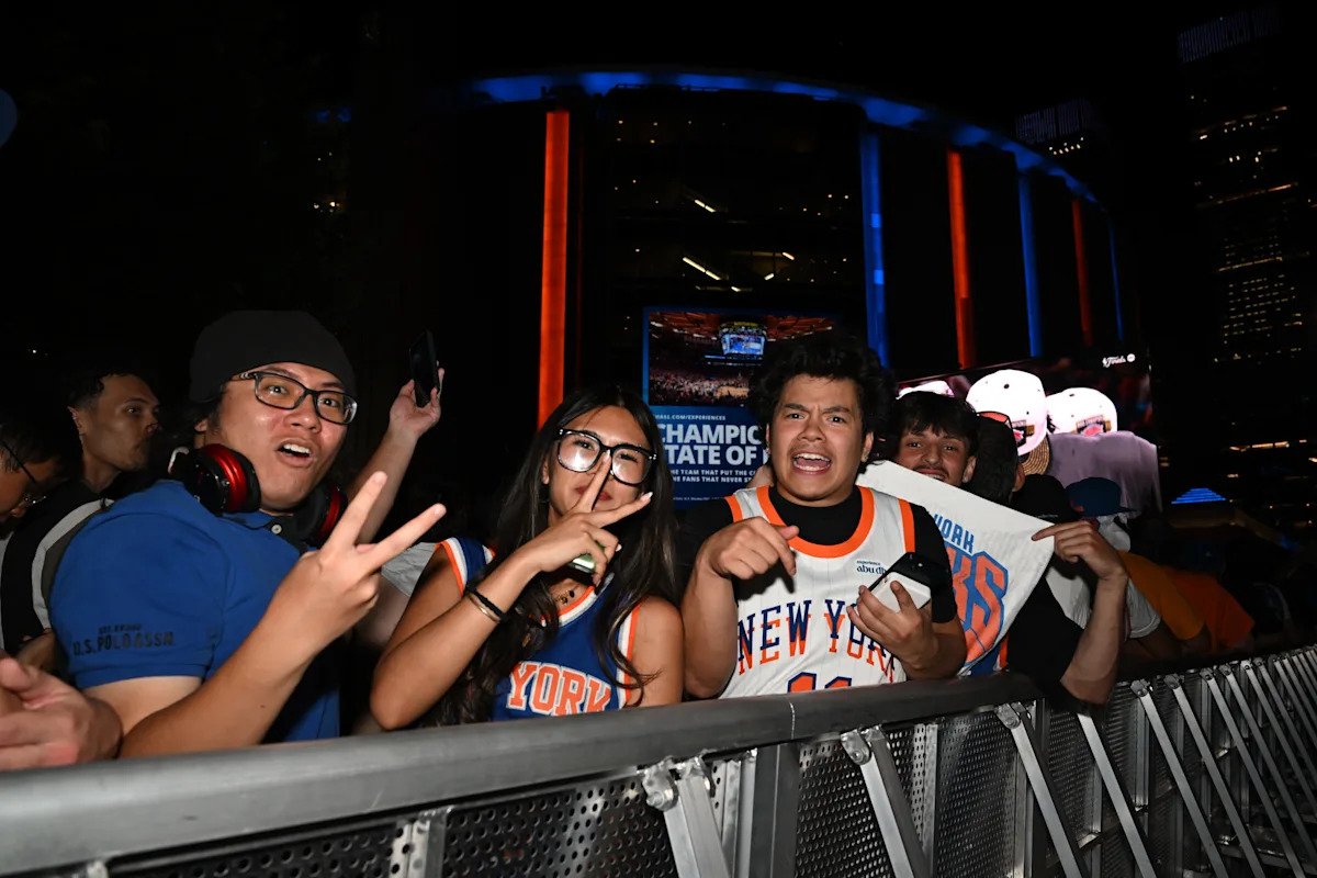 NYPD to dispatch record 10,000 officers to New York Knicks parade NYPD to dispatch record 10,000 officers to New York Knicks parade