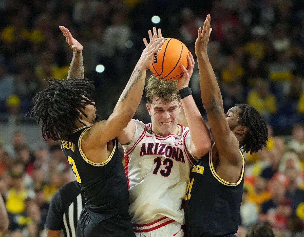 Arizona basketball to face Arkansas in Phoenix, report says Arizona basketball to face Arkansas in Phoenix, report says