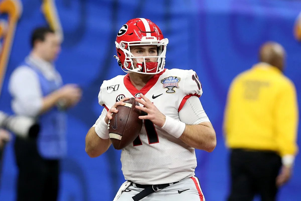 Georgia football offers 4-star QB after record-setting season Georgia football offers 4-star QB after record-setting season