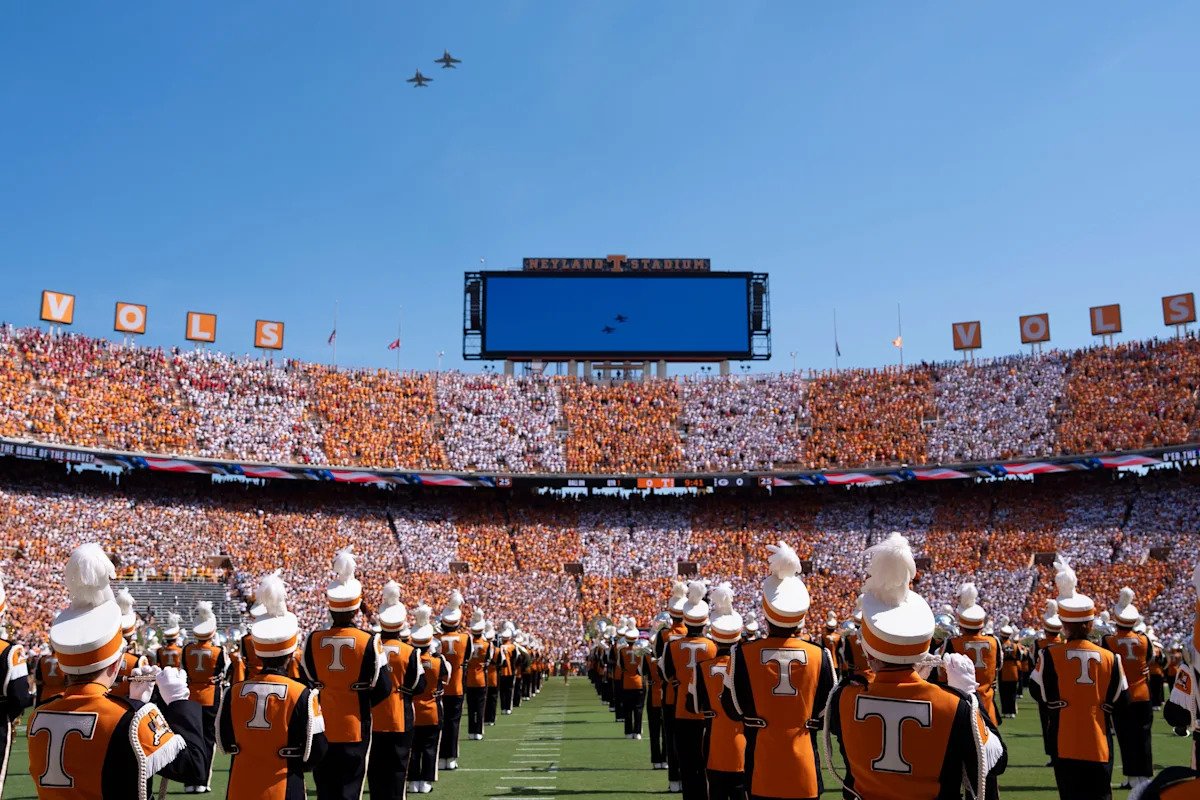 TV announcers named for Tennessee-Arkansas football game