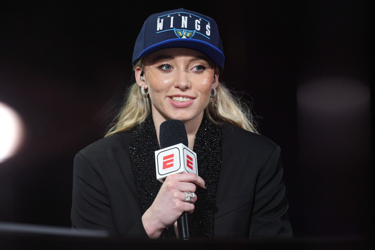 Paige Bueckers’ First WNBA Basket Catches Attention Paige Bueckers’ First WNBA Basket Catches Attention