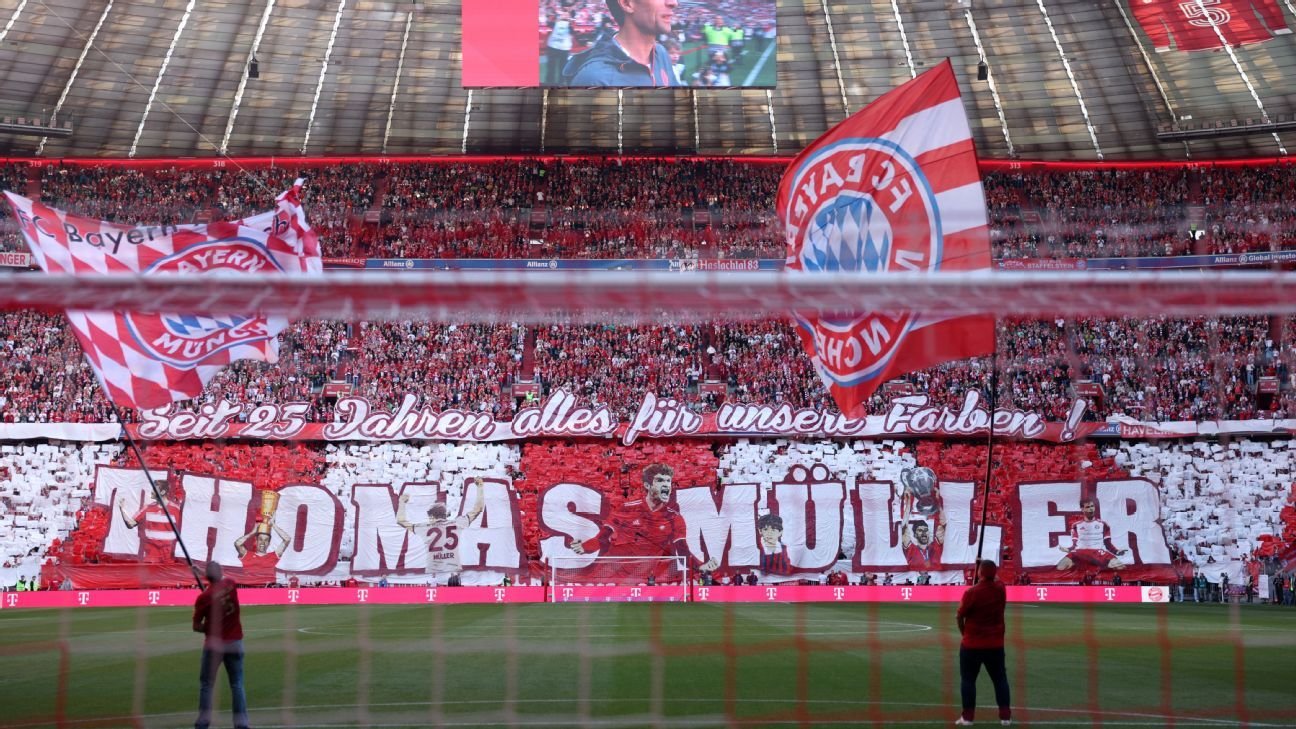 Bayern Munich pay tribute to Thomas Müller during title party Bayern Munich pay tribute to Thomas Müller during title party