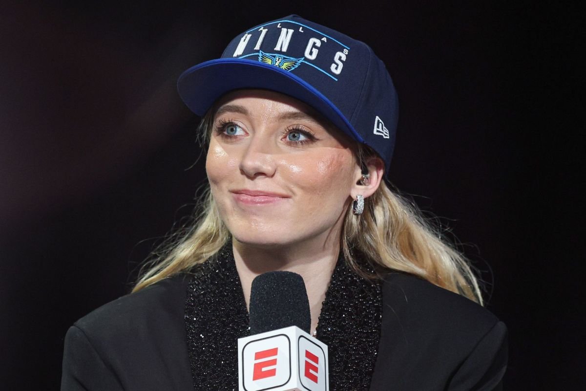 Paige Bueckers’ Strong Statement on Former UConn Teammate Attending WNBA Debut Paige Bueckers’ Strong Statement on Former UConn Teammate Attending WNBA Debut