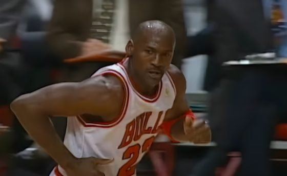 Michael Jordan’s 1992-93 Bulls jersey sells for .6M at auction Michael Jordan’s 1992-93 Bulls jersey sells for .6M at auction