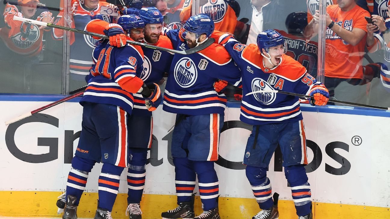 Panthers support Tomas Nosek after costly Game 1 penalty Panthers support Tomas Nosek after costly Game 1 penalty