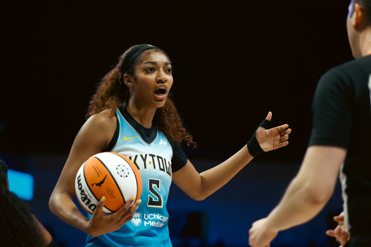 Chicago Sky Coach Assigns Blame After Loss to Indiana Fever Chicago Sky Coach Assigns Blame After Loss to Indiana Fever