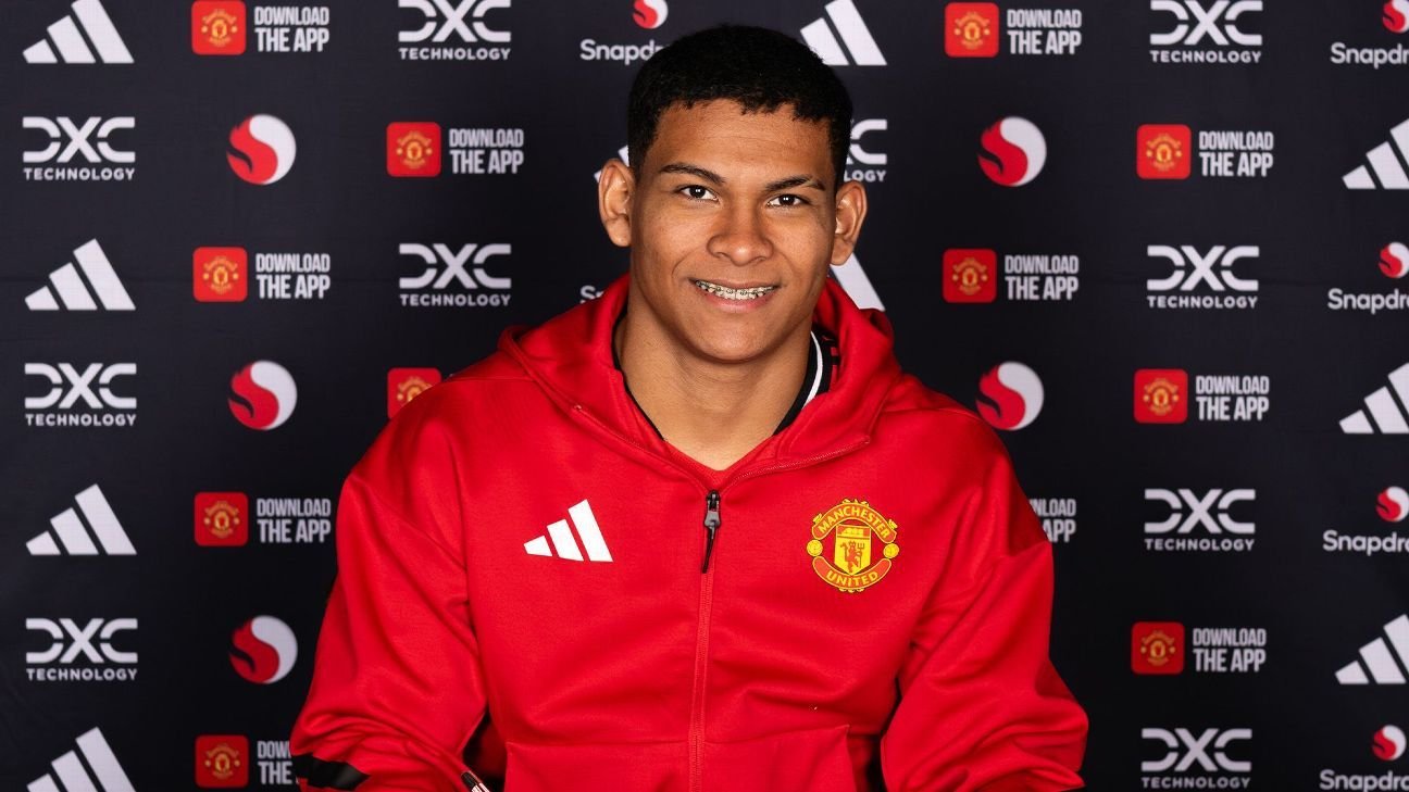 Man United transfers: 18-year-old Diego Leon joins from Paraguay Man United transfers: 18-year-old Diego Leon joins from Paraguay