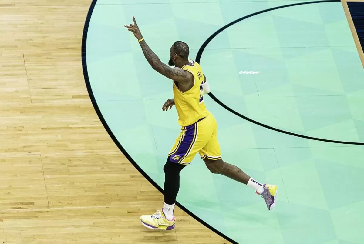 Lakers still seeking backup center behind Deandre Ayton Lakers still seeking backup center behind Deandre Ayton