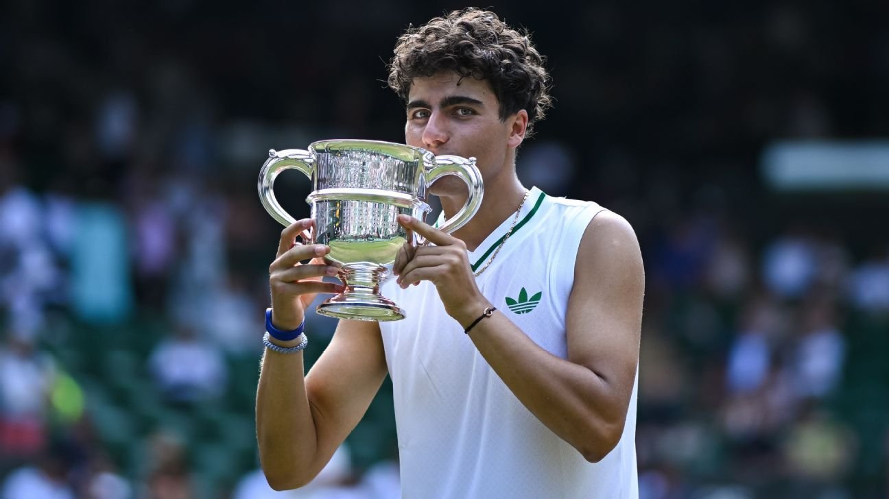 Bulgaria’s Ivan Ivanov wins Wimbledon junior singles title Bulgaria’s Ivan Ivanov wins Wimbledon junior singles title