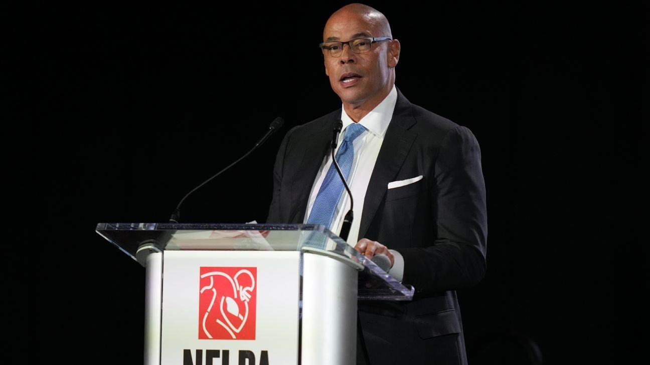 NFLPA members disagree over knowledge of Lloyd Howell lawsuit NFLPA members disagree over knowledge of Lloyd Howell lawsuit