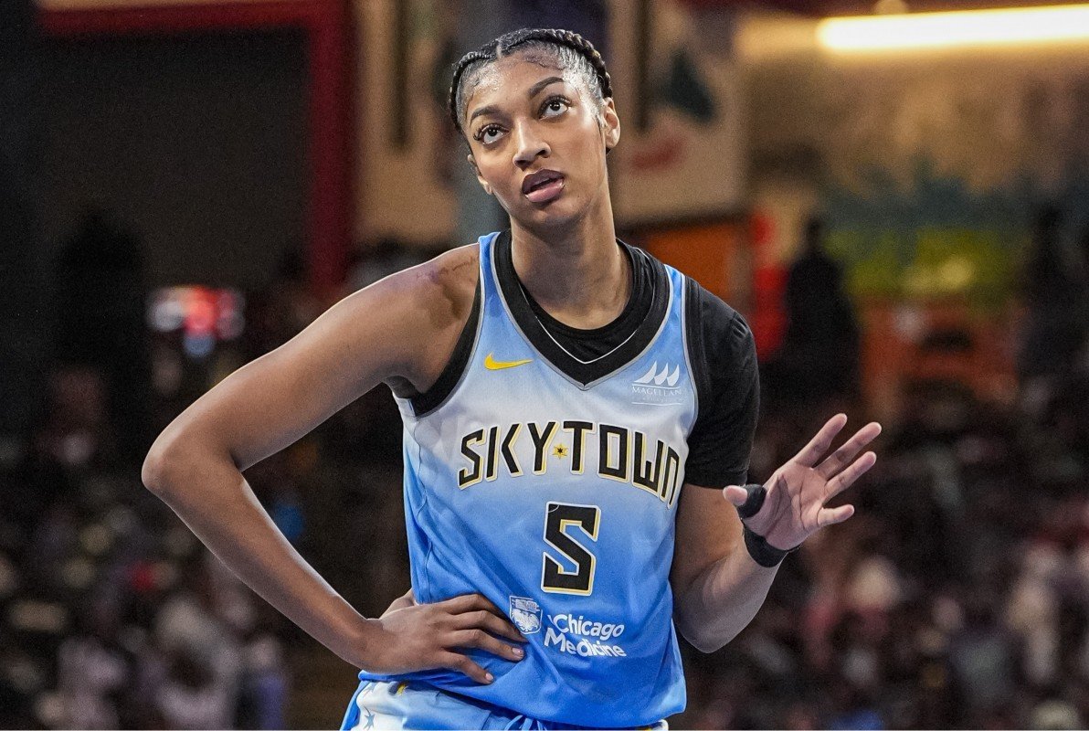Angel Reese Turns Heads With Sultry Outfit for All-Star Game Angel Reese Turns Heads With Sultry Outfit for All-Star Game