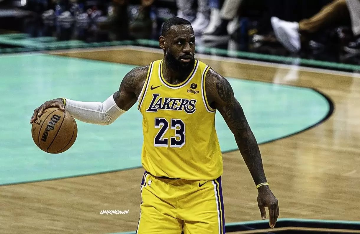 Lakers executive reacts to LeBron James opting in Lakers executive reacts to LeBron James opting in