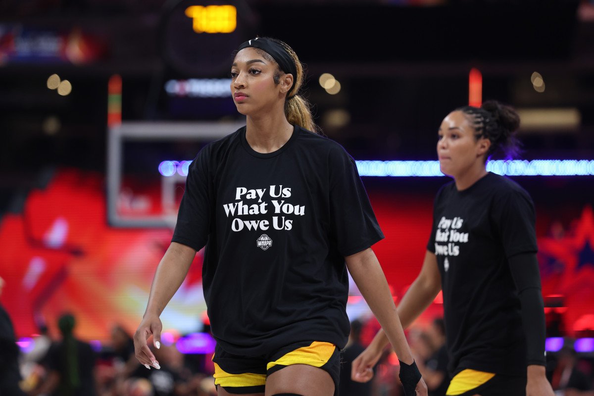 Dwyane Wade Sends Strong Message About Caitlin Clark, WNBA Players’ Protest Dwyane Wade Sends Strong Message About Caitlin Clark, WNBA Players’ Protest