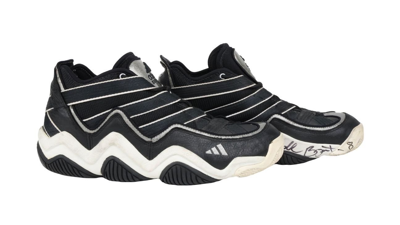 Sneakers from Kobe Bryant’s first career start sell for 0K Sneakers from Kobe Bryant’s first career start sell for 0K