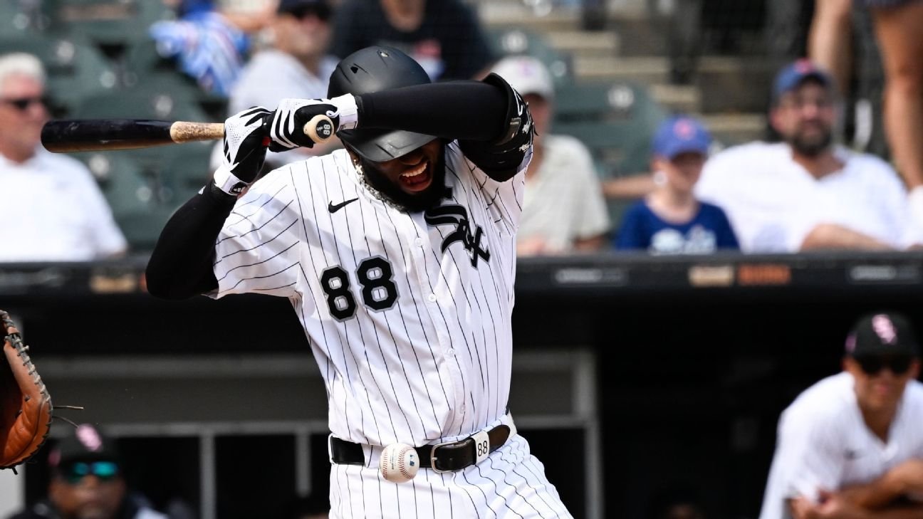 White Sox’s Robert evaluated after taking fastball of arm White Sox’s Robert evaluated after taking fastball of arm