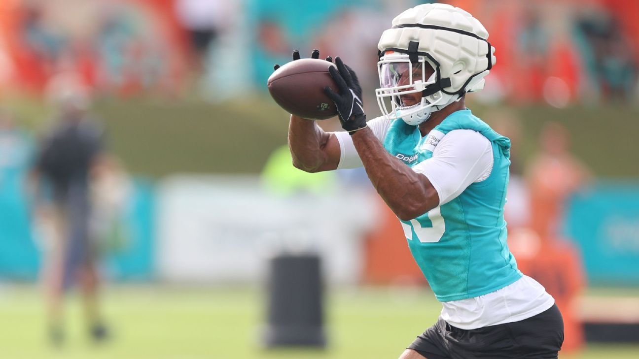 Fitzpatrick ‘definitely’ wants long-term stay with Dolphins Fitzpatrick ‘definitely’ wants long-term stay with Dolphins