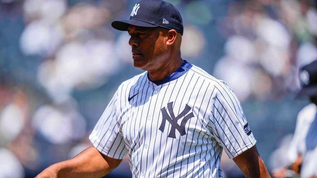 Mariano Rivera tears Achilles during Yankees’ Old-Timers’ game Mariano Rivera tears Achilles during Yankees’ Old-Timers’ game