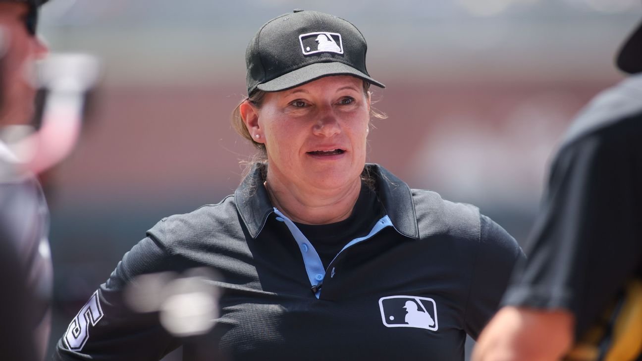 Female ump Jen Pawol draws praise after historic weekend Female ump Jen Pawol draws praise after historic weekend