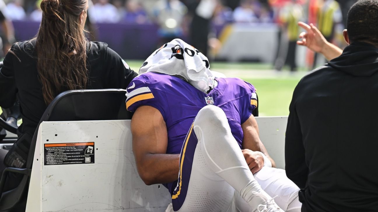 Knee injury ends Rondale Moore’s season for second year in row Knee injury ends Rondale Moore’s season for second year in row