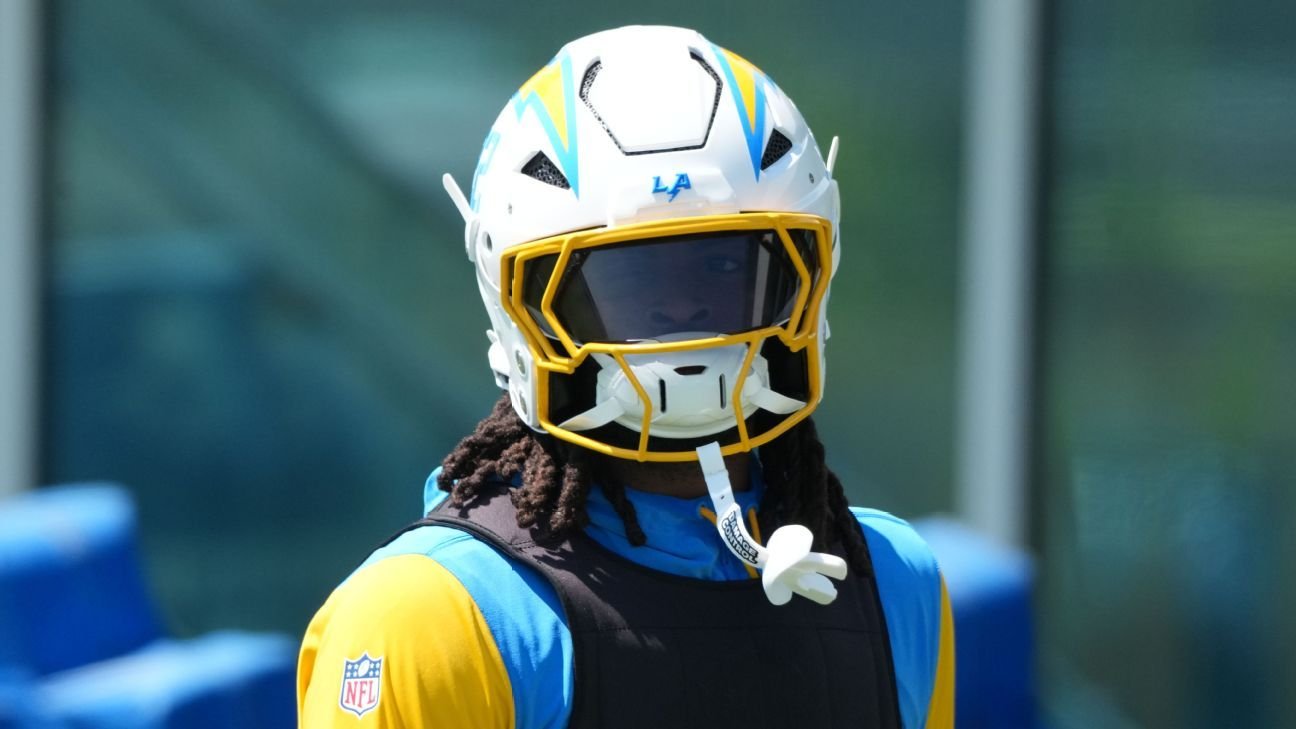 Najee Harris back running, doing drills at Chargers’ practice Najee Harris back running, doing drills at Chargers’ practice