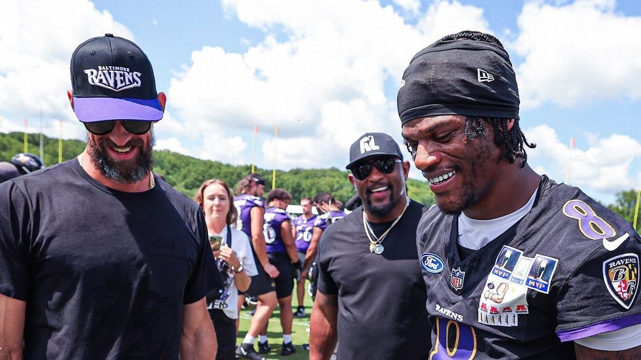 Michael Phelps attends Ravens training camp, teaches team to swim Michael Phelps attends Ravens training camp, teaches team to swim