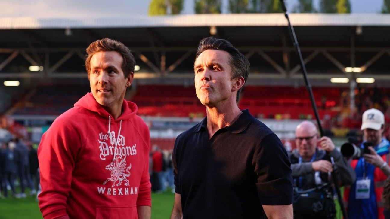 Ryan Reynolds Rob McElhenney praised for Wrexham spending