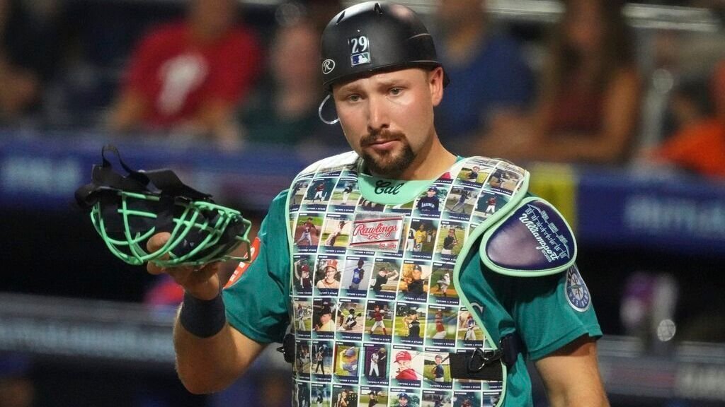 Cal Raleigh, nearing Perez’s catcher record, hits 47th HR