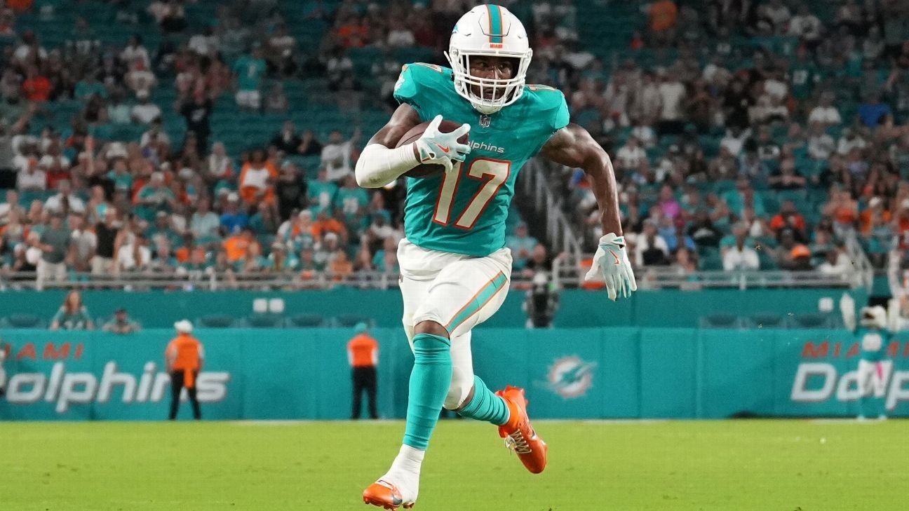 Field Yates fantasy football favorites – Jaylen Waddle, TreVeyon Henderson among popular draft targets