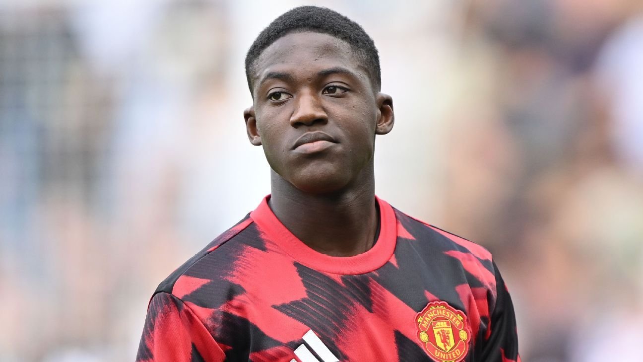 Man Utd boss Amorim Mainoo has to fight Fernandes for minutes