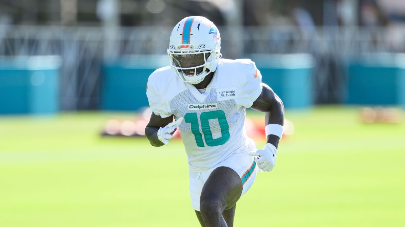 Tyreek Hill back at practice; RB Jaylen Wright has leg procedure Tyreek Hill back at practice; RB Jaylen Wright has leg procedure