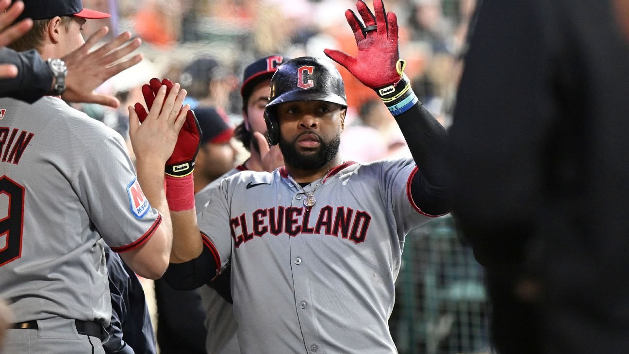 Cubs signing veteran 1B Carlos Santana, source says Cubs signing veteran 1B Carlos Santana, source says