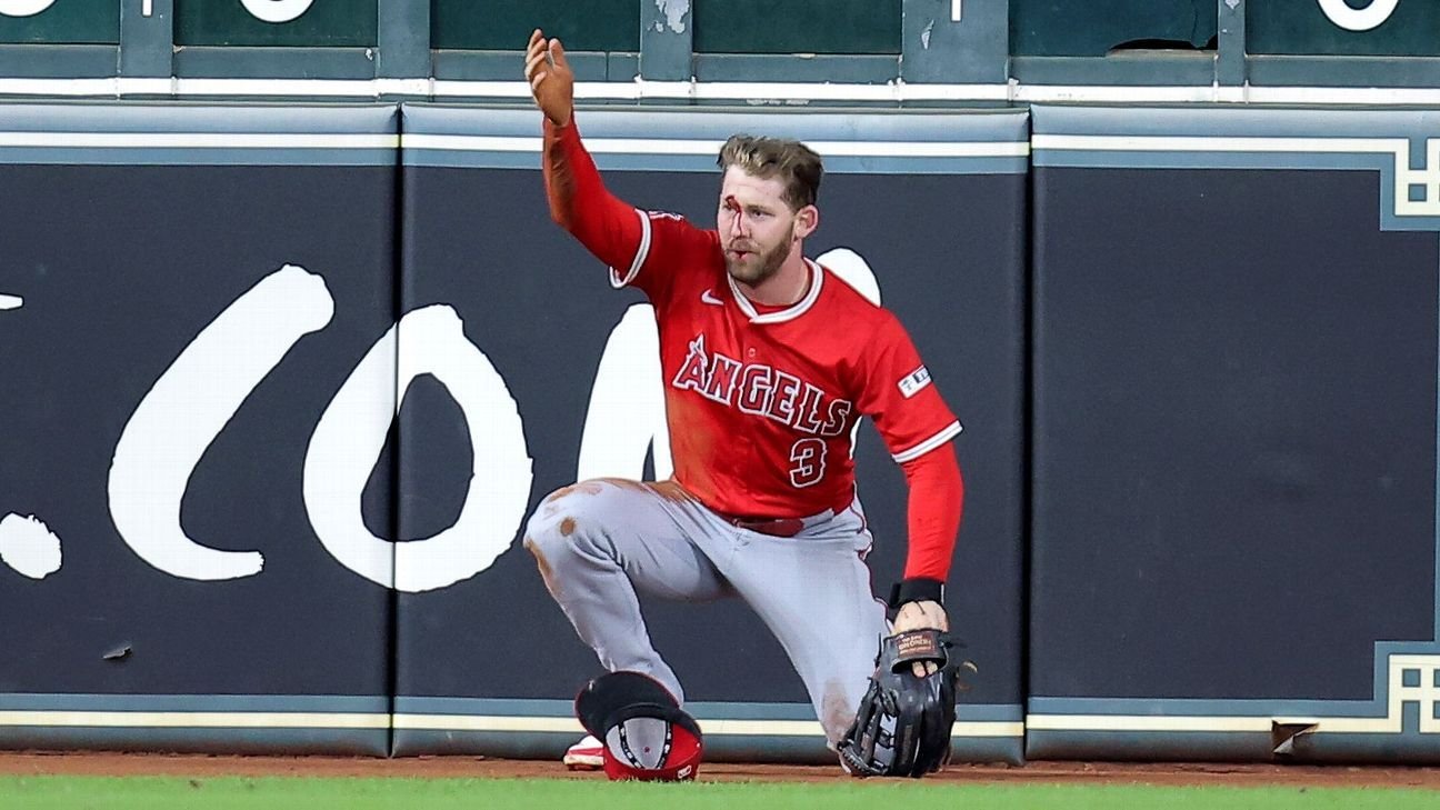 Angels’ Taylor Ward carted off after crashing into scoreboard Angels’ Taylor Ward carted off after crashing into scoreboard