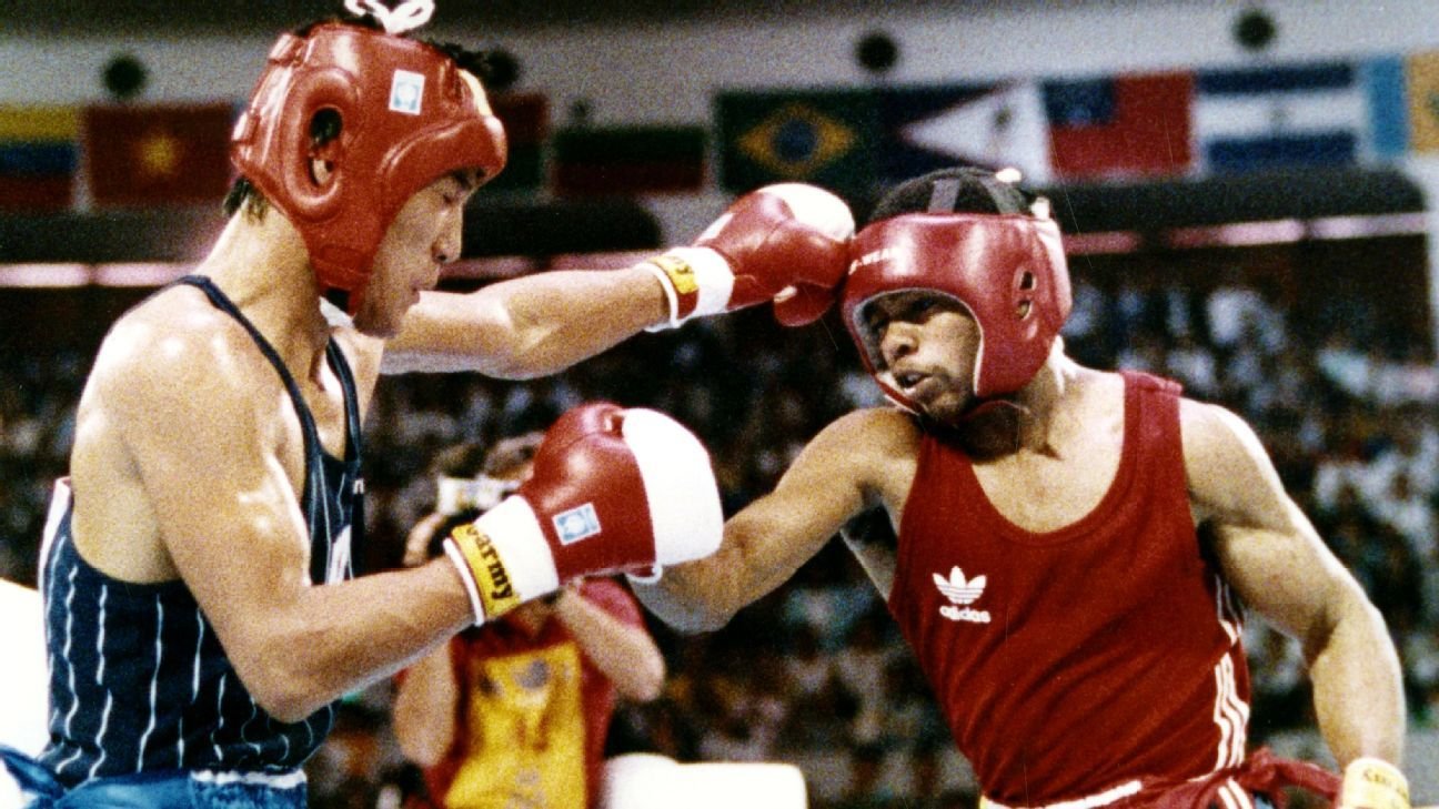Roy Jones Jr. received boxing gold medal from ’88 Olympic foe