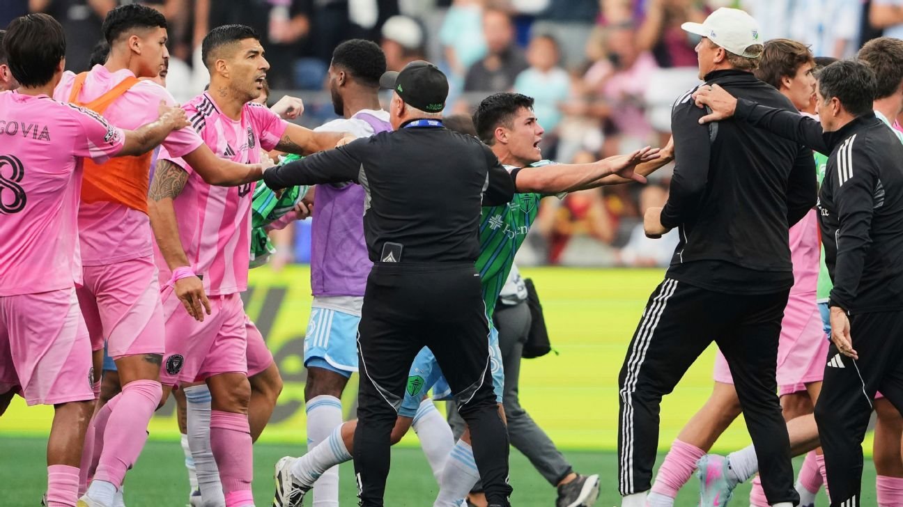 Miami’s Luis Suárez apologizes for spitting on Seattle staffer