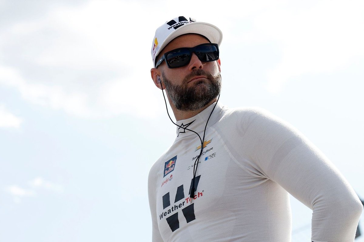 Van Gisbergen aims to have ‘proper crack’ at playoff advancement Van Gisbergen aims to have ‘proper crack’ at playoff advancement