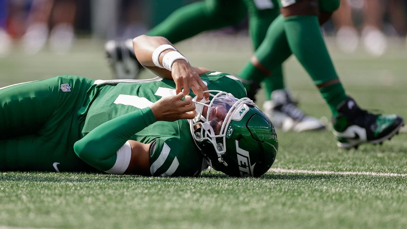 Justin Fields suffers concussion as Jets fall flat vs. Bills Justin Fields suffers concussion as Jets fall flat vs. Bills