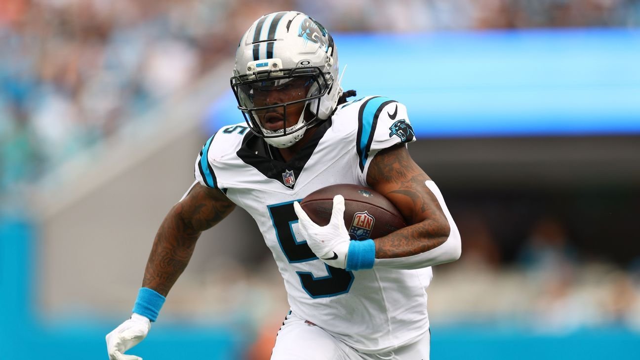 Panthers RB Hubbard out, Dowdle gets shot vs. Cowboys Panthers RB Hubbard out, Dowdle gets shot vs. Cowboys