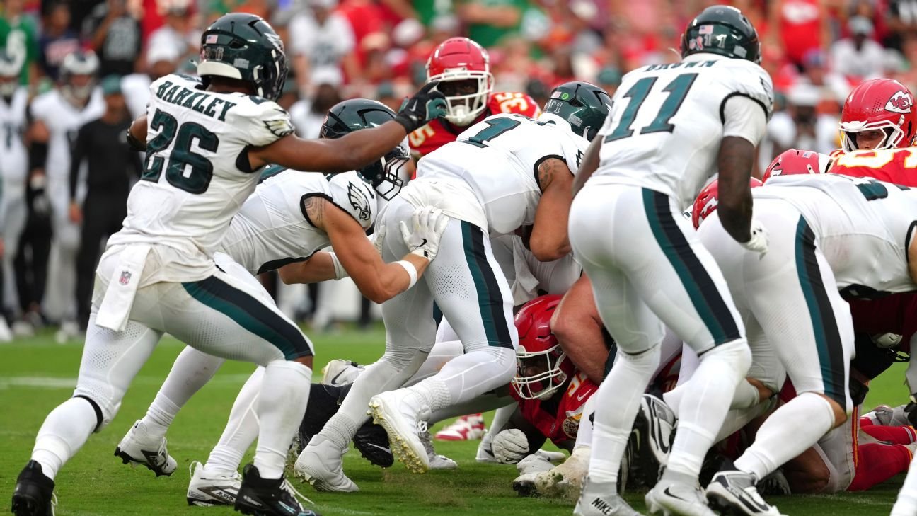 NFL EVP Vincent says officiating tush push remains ‘difficult’ NFL EVP Vincent says officiating tush push remains ‘difficult’
