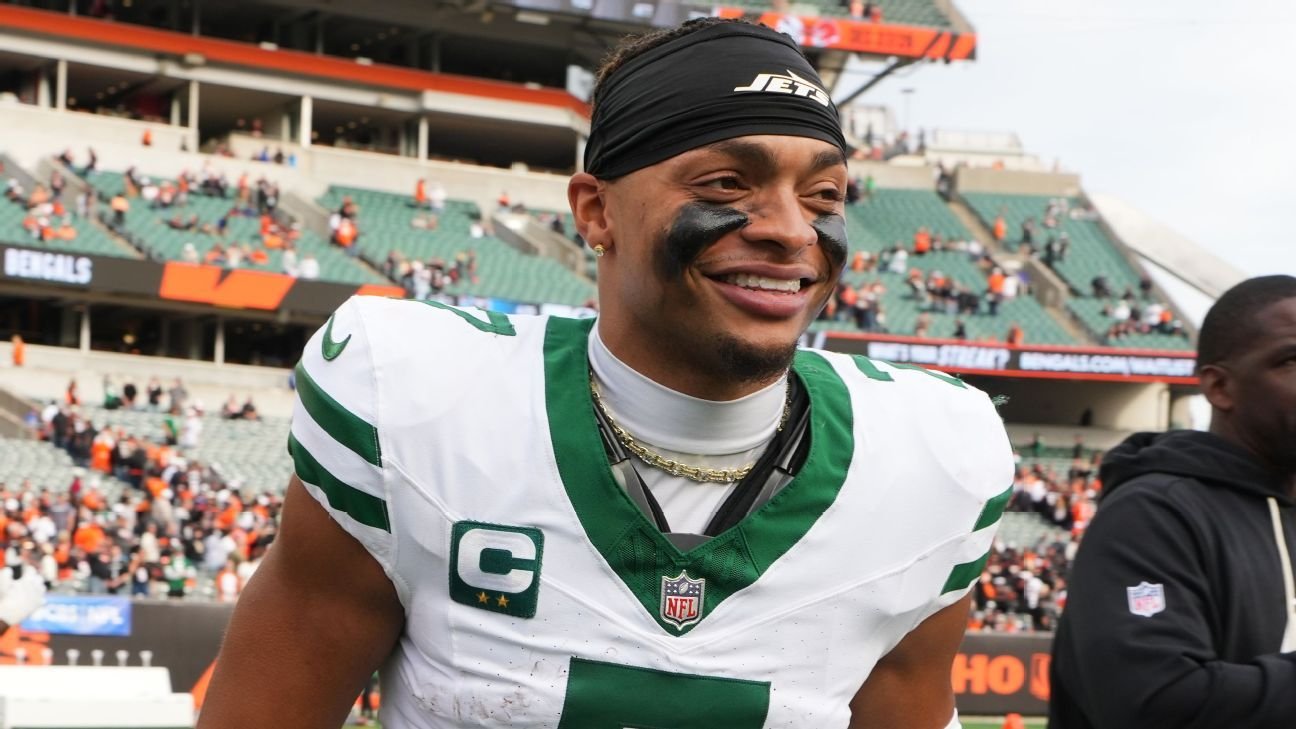 After emotional week, Justin Fields helps Jets win first game After emotional week, Justin Fields helps Jets win first game