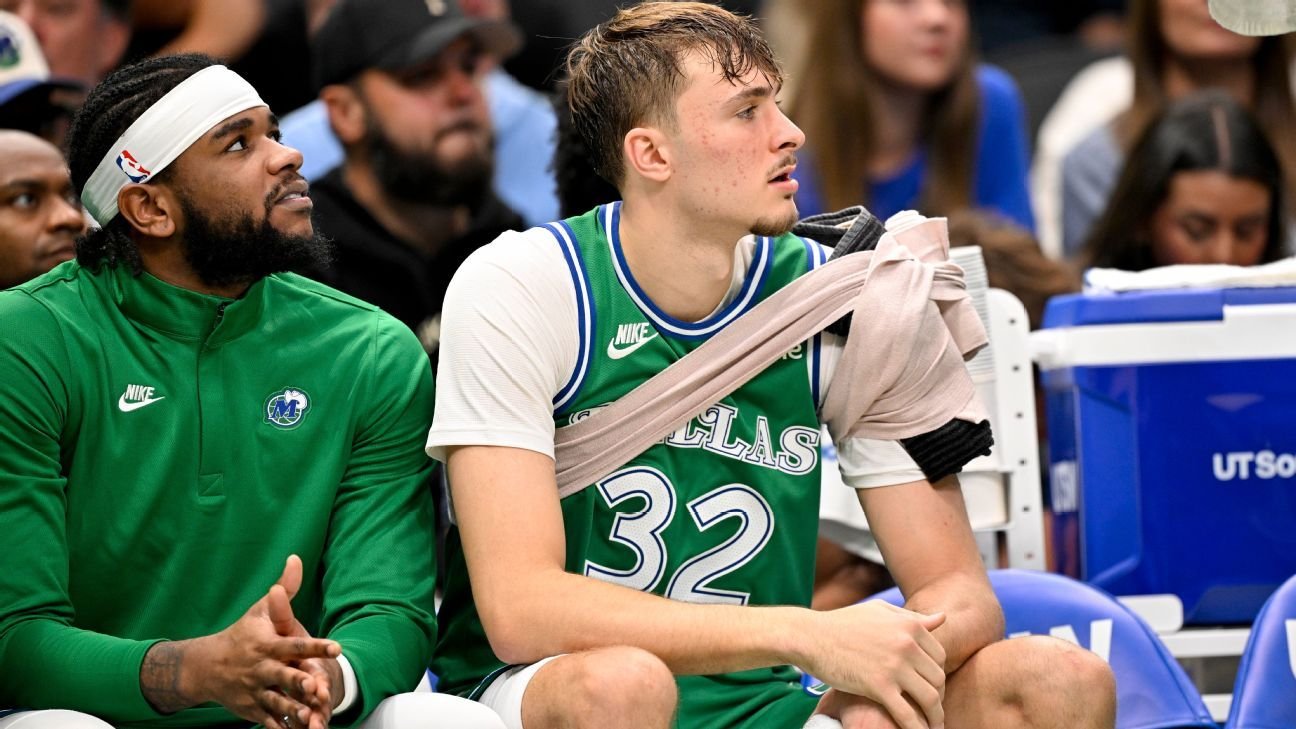 Mavs’ Cooper Flagg hurts shoulder, is benched in crunch time Mavs’ Cooper Flagg hurts shoulder, is benched in crunch time