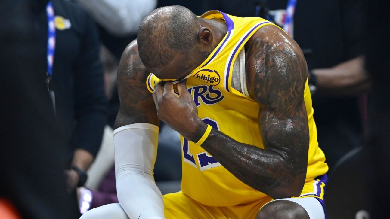 LeBron James tears up over tribute video as Lakers face Cavs LeBron James tears up over tribute video as Lakers face Cavs