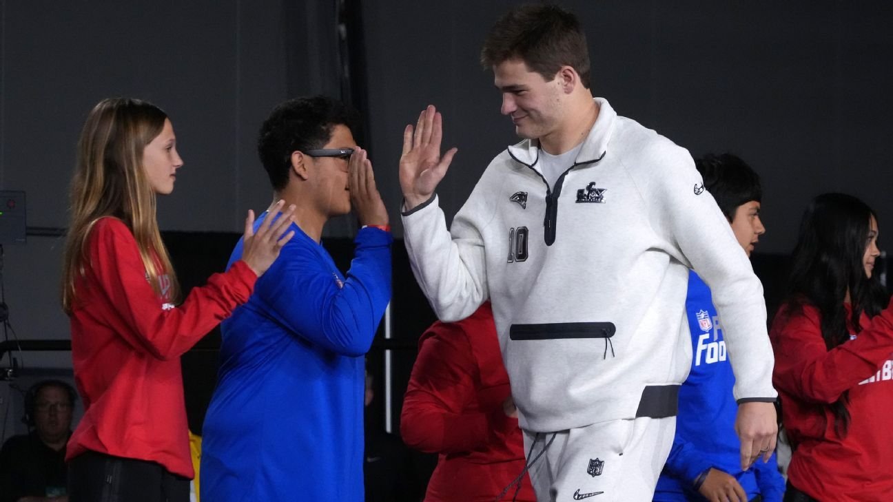 Patriots’ Drake Maye feels good about shoulder, threw at practice Patriots’ Drake Maye feels good about shoulder, threw at practice