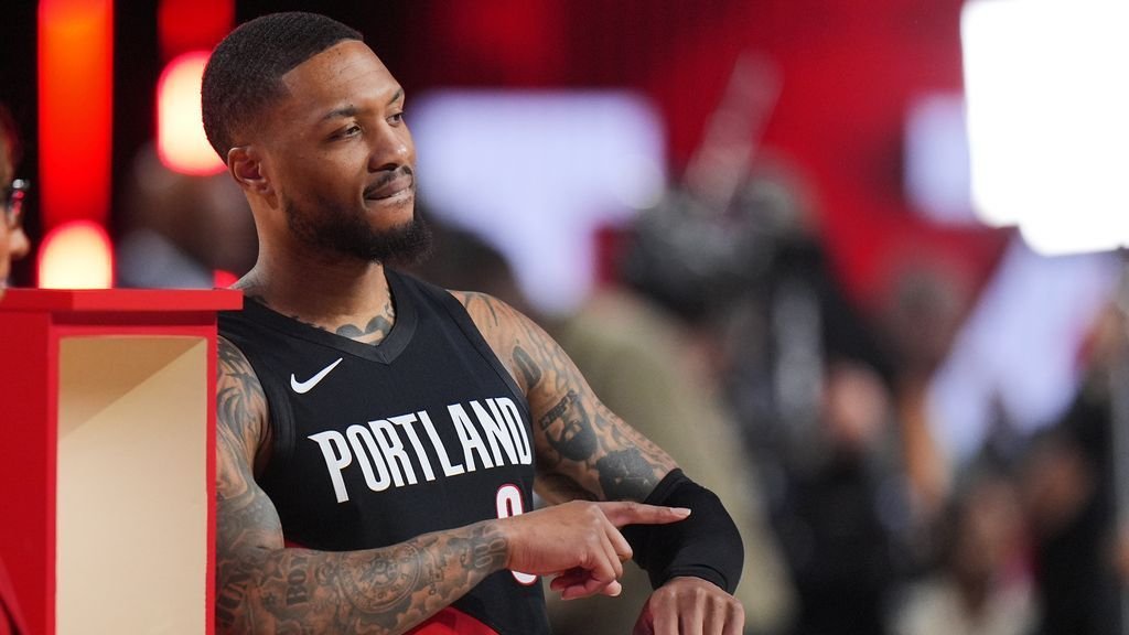 Lillard returns to win record-tying third 3-point shootout Lillard returns to win record-tying third 3-point shootout