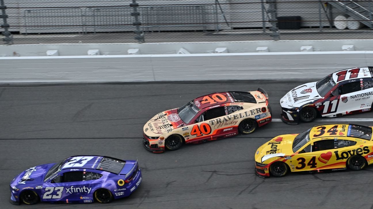 Leader Allgaier, Hamlin part of 20-car crash at Daytona 500 Leader Allgaier, Hamlin part of 20-car crash at Daytona 500