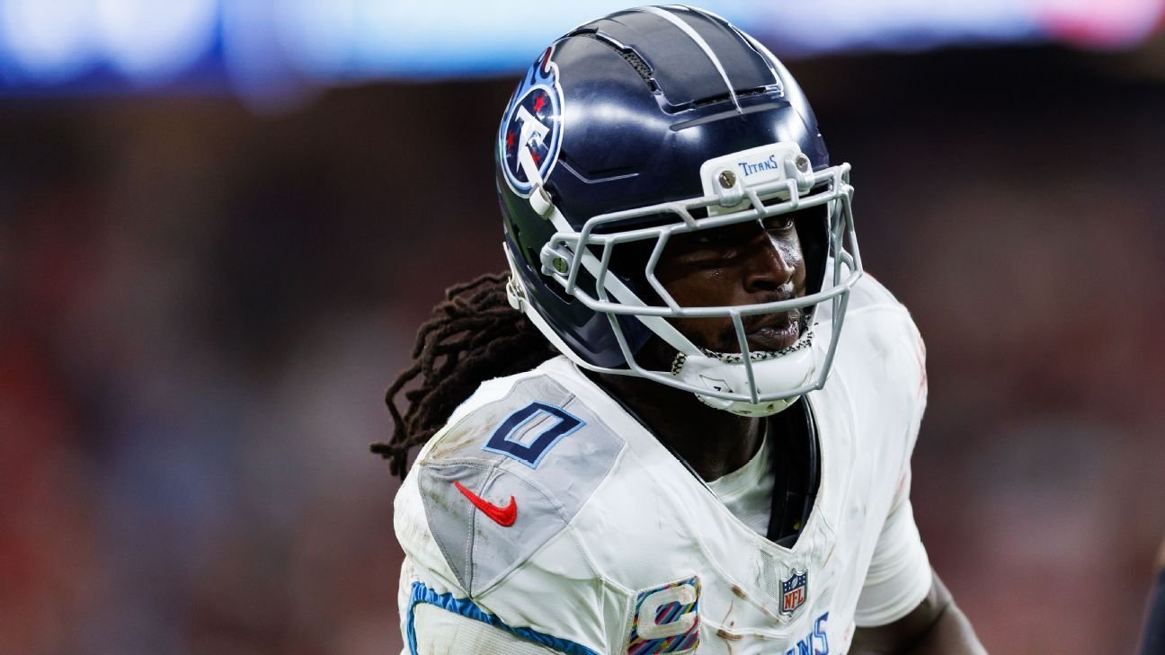 Source: Calvin Ridley staying with Titans on restructured deal Source: Calvin Ridley staying with Titans on restructured deal