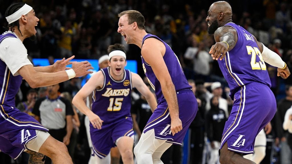 Kennard hits last-second 3 as Lakers win on LeBron’s record day Kennard hits last-second 3 as Lakers win on LeBron’s record day