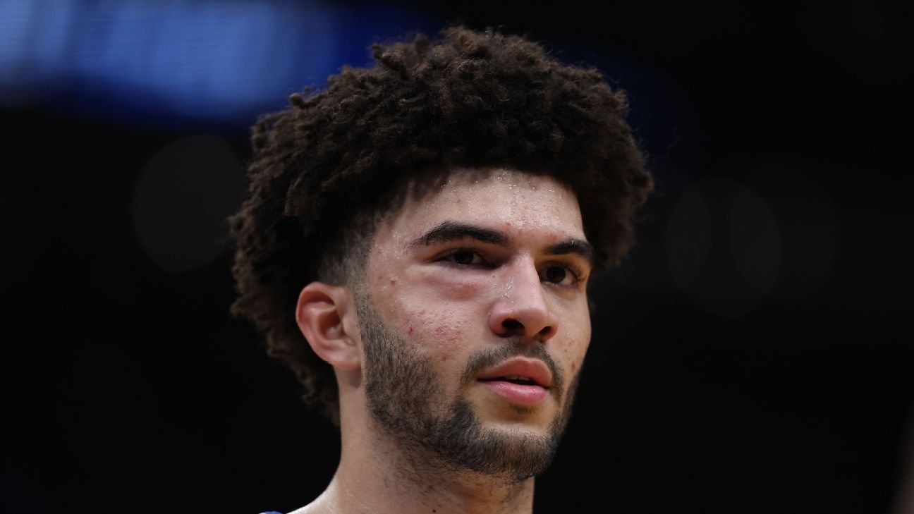 Duke star Cam Boozer says he suffered fractures around eye Duke star Cam Boozer says he suffered fractures around eye